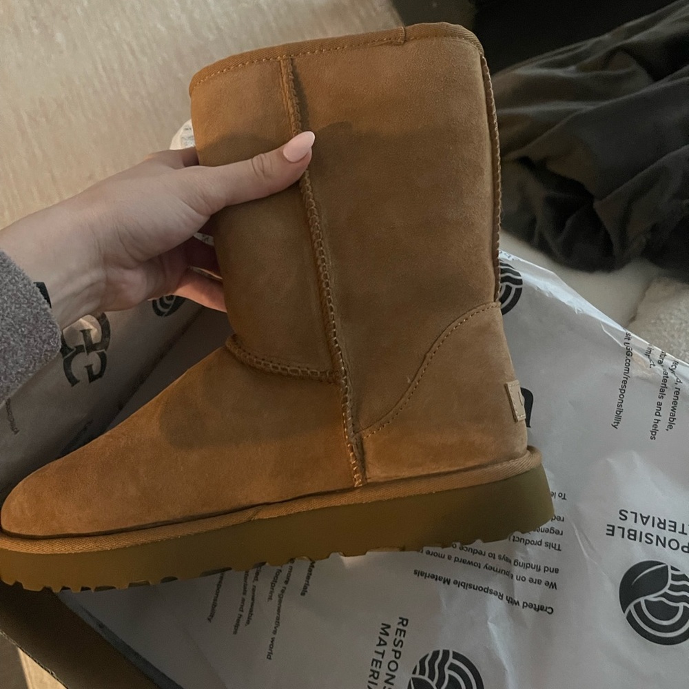 New Uggs never worn